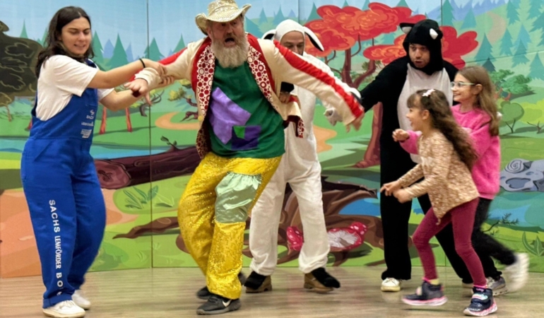 Gölcüklü öğrenciler ara tatilde tiyatro ile buluştu