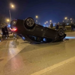 Kaza yapan araç takla attı: 2 yaralı