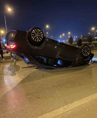 Kaza yapan araç takla attı: 2 yaralı