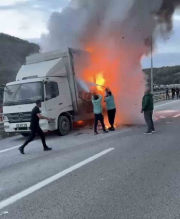 Kuzey Marmara Otoyolu’nda kamyon alev alev yandı