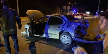 Bursa’da feci kaza: Bariyere çarpıp takla attı, 2 yaralı