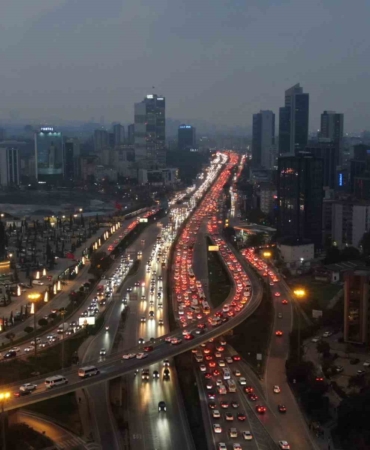 İstanbul Anadolu yakasında oluşan trafik yoğunluğu havadan görüntülendi