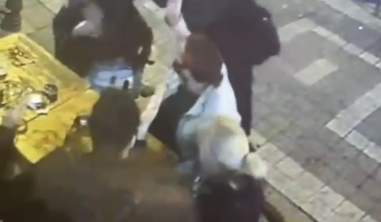 Kadıköy’de dehşet anlarının görüntüsü ortaya çıktı... Genç kadının yüzünü böyle yaktı