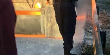 TEM Otoyolu’nda alev alan hafriyat kamyonunu jandarma ve itfaiye söndürdü