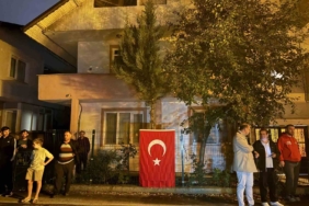 Sakaryalı şehidin baba ocağına Türk bayrağı asıldı