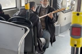 İETT otobüsünde türkü molası: Yolcular hem şaşırdı hem keyif aldı