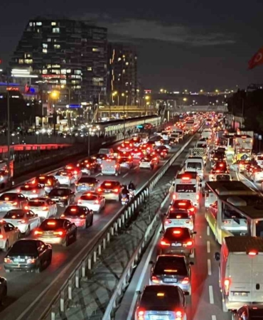 İstanbul’da trafik yoğunluğu yüzde 78’e ulaştı