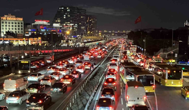 İstanbul’da trafik yoğunluğu yüzde 78’e ulaştı