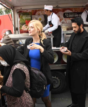 Anlamlı buluşmada lokma dağıttılar