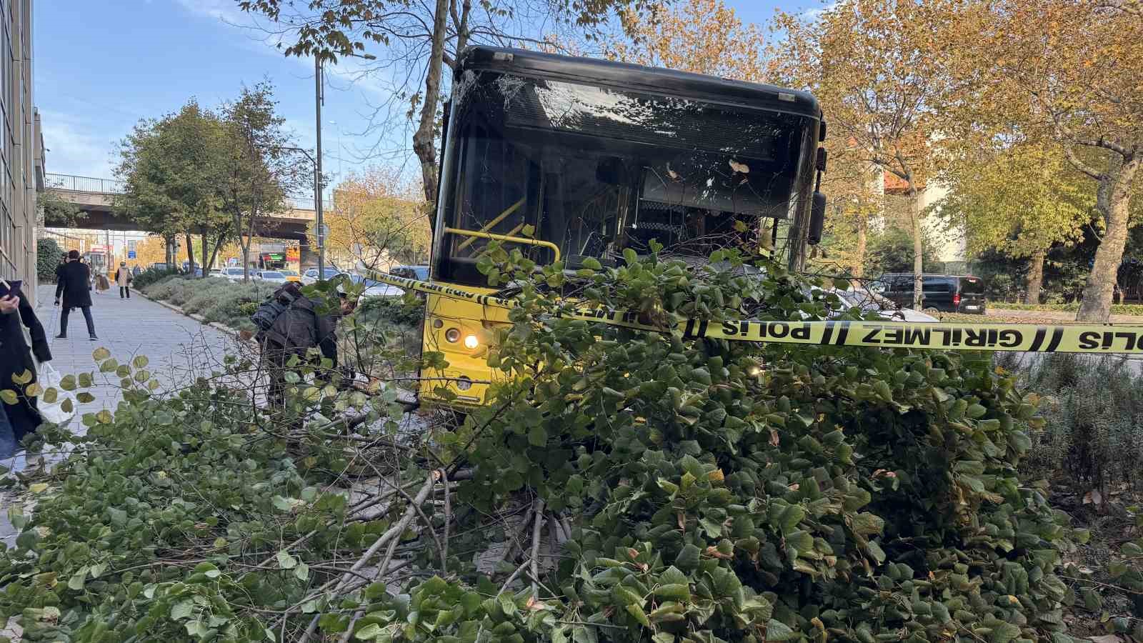 Beşiktaş’ta İETT şoförü seyir halindeyken kalp krizi geçirdi
