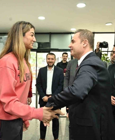Başkan Akın, milli sporcuları ağırladı