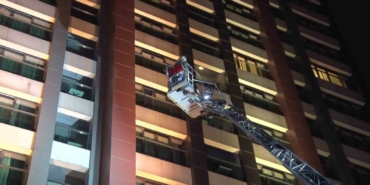 Sultangazi’de otelde yangın paniği: 4 kişi hastaneye kaldırıldı