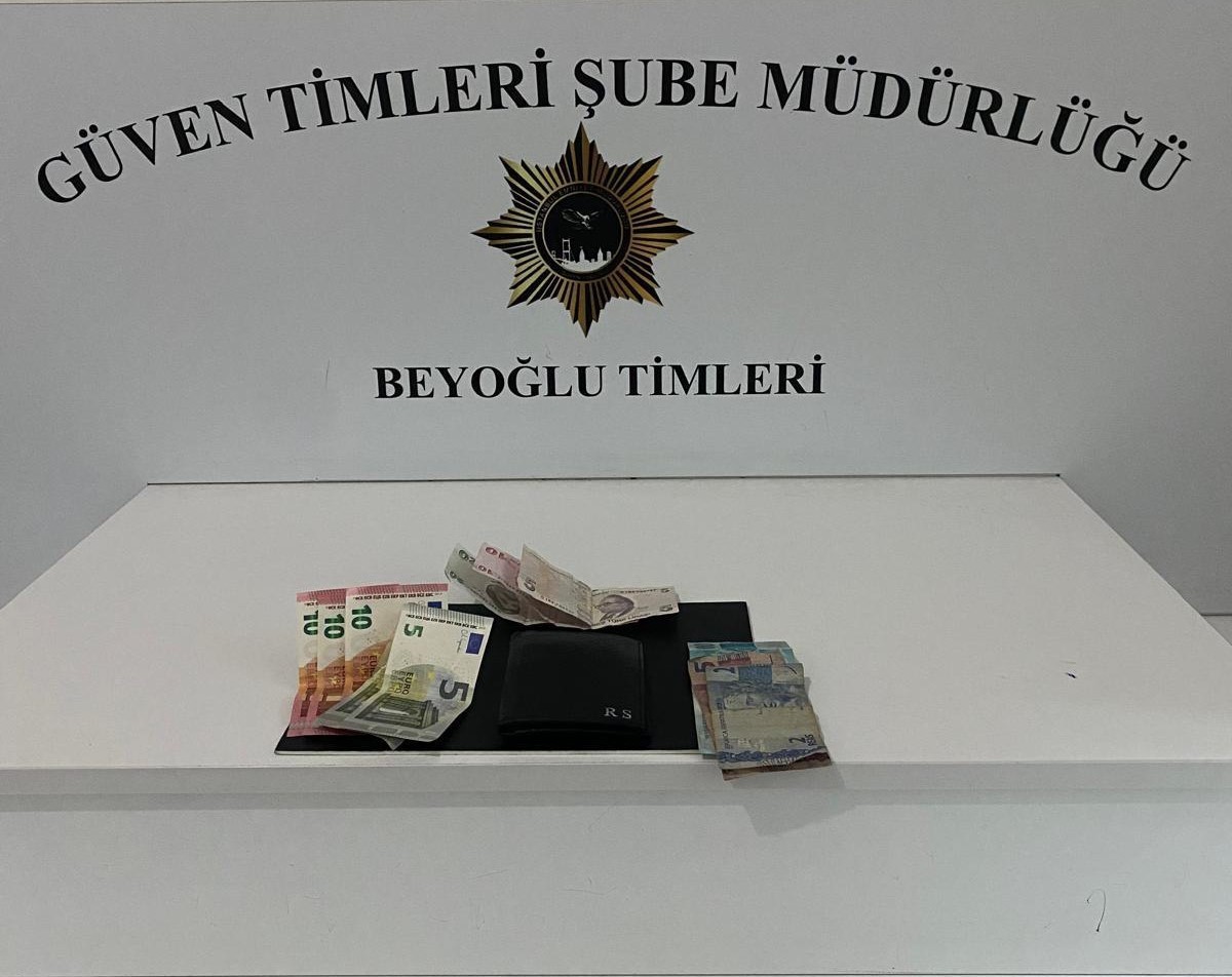 Beyoğlu’nda güven timleri yankesiciyi suçüstü yakaladı
