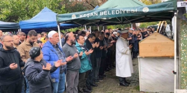 Keşan’da evinde ölü bulunan iş adamı toprağa verildi