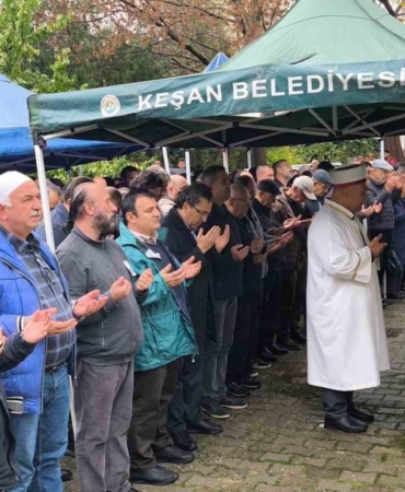 Keşan’da evinde ölü bulunan iş adamı toprağa verildi