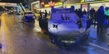 Küçükçekmece’de E5 yan yolda zincirleme kaza: 3 yaralı