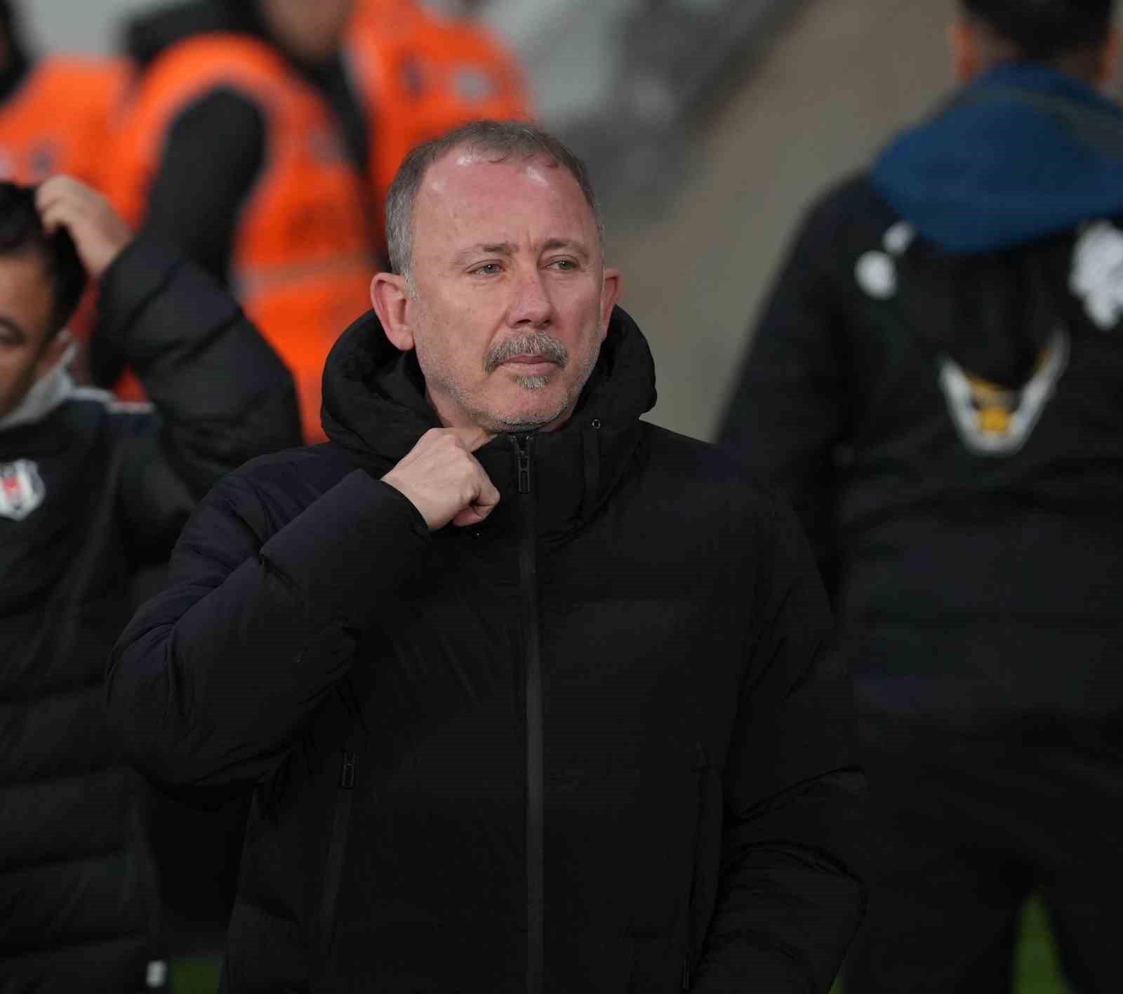 Trendyol Süper Lig: Fatih Karagümrük: 0 - Beşiktaş: 0 (Maç devam ediyor)