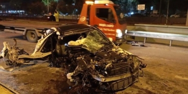 Bursa’da otomobil, önce direğe ardından minibüse çarparak savruldu: 6 yaralı
