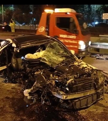 Bursa’da otomobil, önce direğe ardından minibüse çarparak savruldu: 6 yaralı