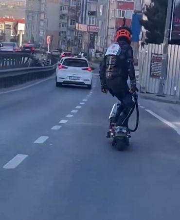 E5’de sıra dışı scooter yolculuğu