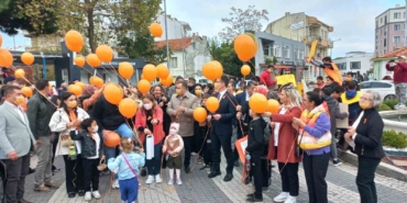 Ezine’de Lösemili Çocuklar Haftası yürüyüşü