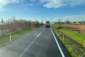 Kırklareli’nde köy yolları sıcak asfaltla yenileniyor