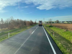 Kırklareli’nde köy yolları sıcak asfaltla yenileniyor