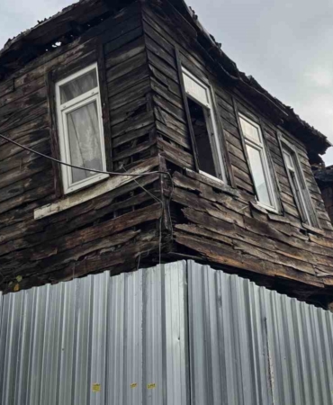 Beyoğlu’nda ahşap binada kısmi çökme: 2 bina tahliye edildi