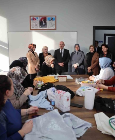 Darıca’da anneler ve çocukları aynı çatı altında eğitim görüyor