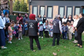 Minikler hem deprem çantası hazırladı hem "çök-kapan-tutun" yaptı