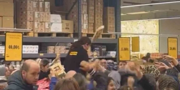 Süpermarkette kampanya izdihama yol açtı