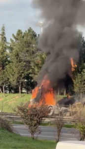 Tuzla’da seyir halindeki tır alev alev yandı