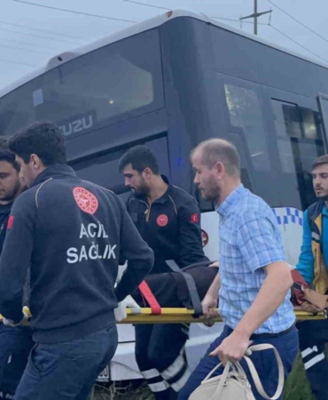 Tekirdağ’da belediye halk otobüsü tarlaya girdi: 2 yaralı