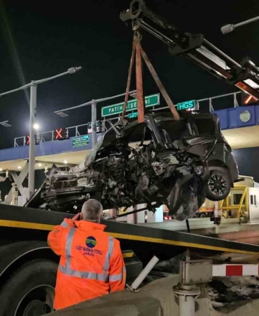 Kuzey Marmara Otoyolu’nda otomobil gişeye girdi: 1 ağır yaralı