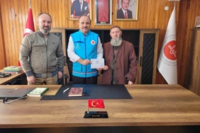 80 yaşındaki emekli imam ve öğretmen oğlundan Gazze’ye anlamlı destek