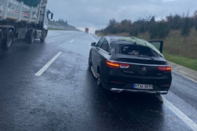 Kırklareli’nde şiddetli yağış, otomobil tıra çarptı