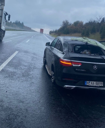 Kırklareli’nde şiddetli yağış, otomobil tıra çarptı