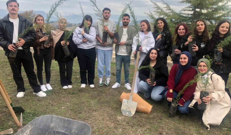 BŞEÜ Söğüt MYO’da yeni fidanlar toprakla buluştu