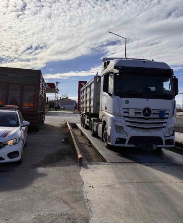 Edirne’de tonaj uygulamasında aşırı yüklü tıra 59 bin TL ceza