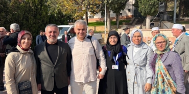 Başkan Yıldırım umrecilerin manevi duygularına ortak oldu