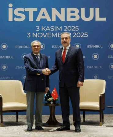 Dışişleri Bakanı Hakan Fidan, Pakistanlı mevkidaşı Mohammad Ishaq Dar ile bir araya geldi