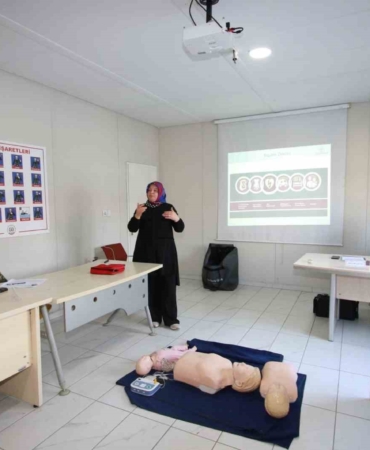 Yol ve bakım personeline ilk yardım eğitimi