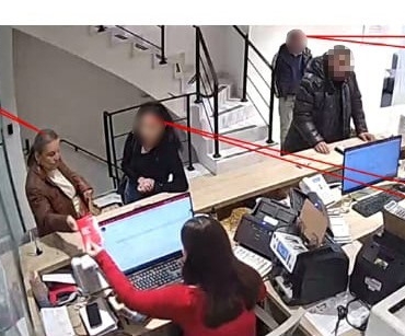 Şişli’de özel bakımevinde kalan yaşlı kadının malına göz diktikleri iddiası: 2 bavulun içinden yüklü miktarda para çıktı