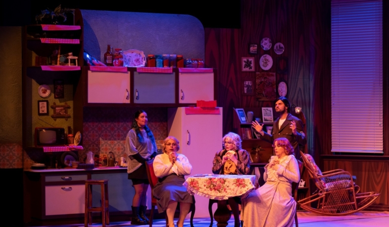 "Üç Jokerli Konken" Adana’da kapalı gişe sahnelendi