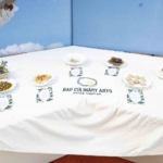 Filistin’le dayanışmada yemekler kırık tabaklarda sergilendi