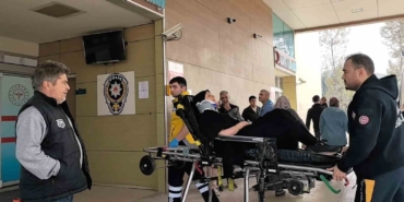 Eşine otomobil kullanmayı öğretirken şarampole uçtular