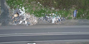 Arnavutköy’de ana cadde döküm alanına dönüştü