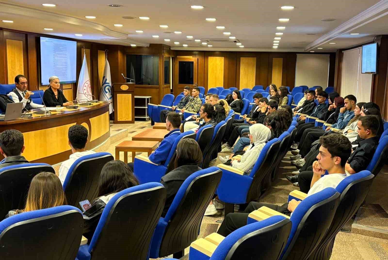 Öğrenciler, güncel denizcilik uygulamalarını öğrendiler