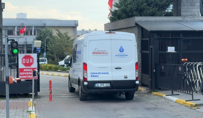 İstanbul’da gıda zehirlenmesinde ölen annenin cenazesi Adli Tıp Kurumu’na getirildi