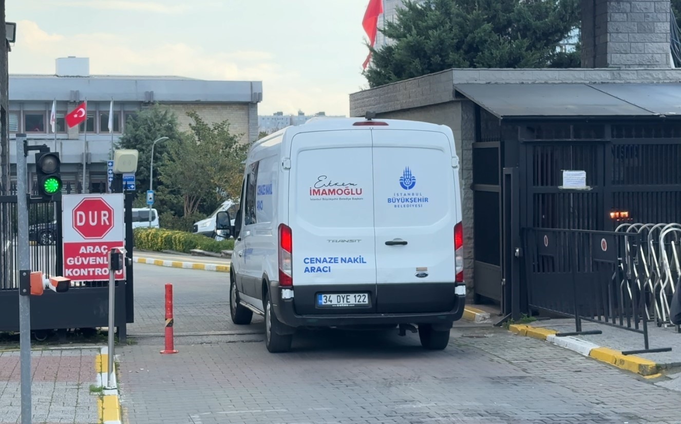 İstanbul’da gıda zehirlenmesinde ölen annenin cenazesi Adli Tıp Kurumu’na getirildi